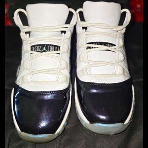 Jordan Retro White/Black/Emerald Rise Shoes